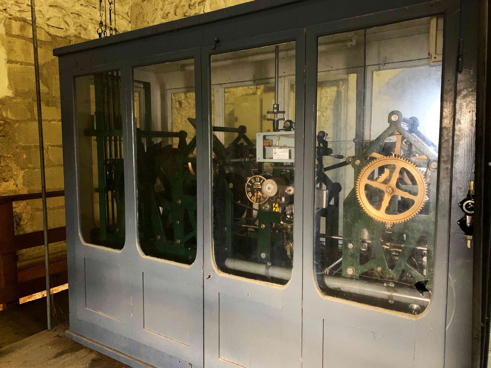 Mécanisme de l’horloge mécanique Baer (1955) dans le clocher du Temple St-Etienne de Moudon