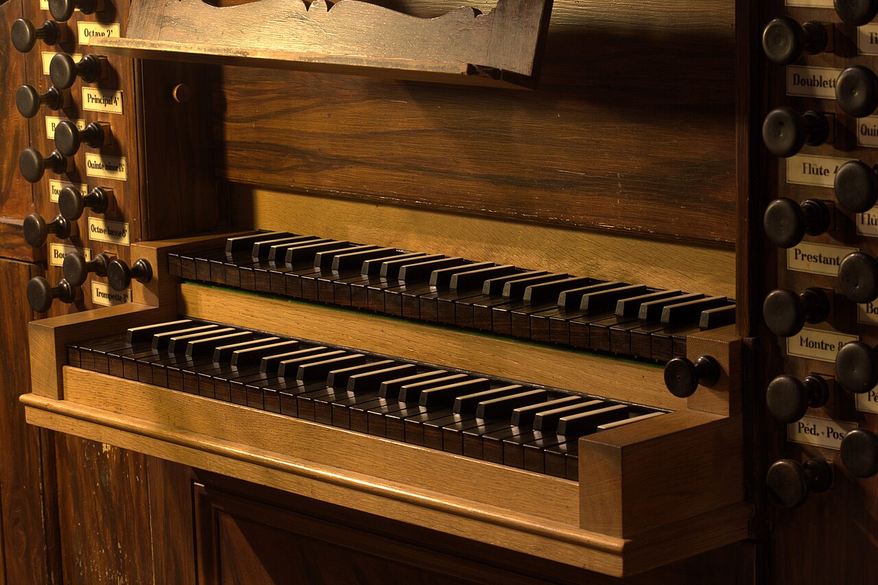 Console (claviers et jeux) de l’orgue du Temple St-Etienne de Moudon
